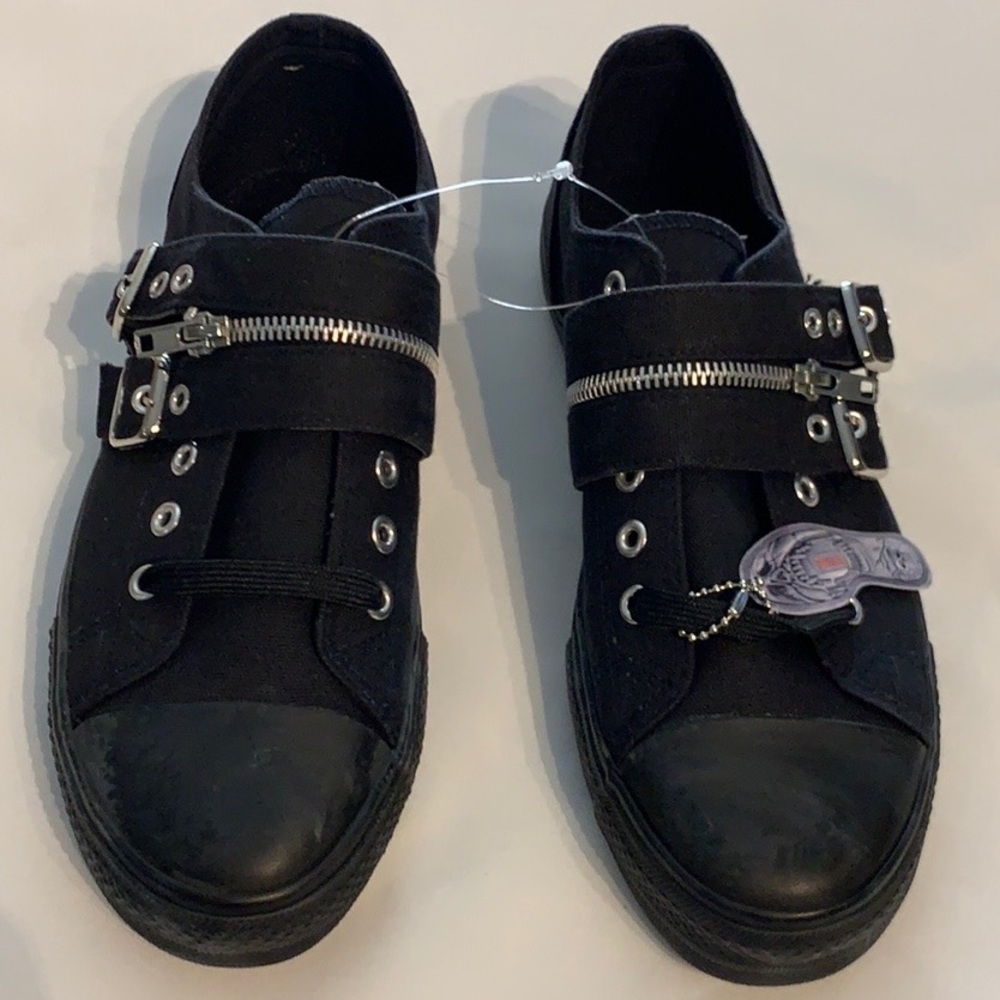 New sz 8.5. / 9 Demonia canvas sneakers